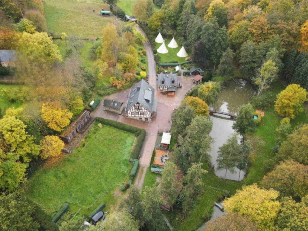Luxuszelt Ausserhalb2 - Uebernachten Im Tipi